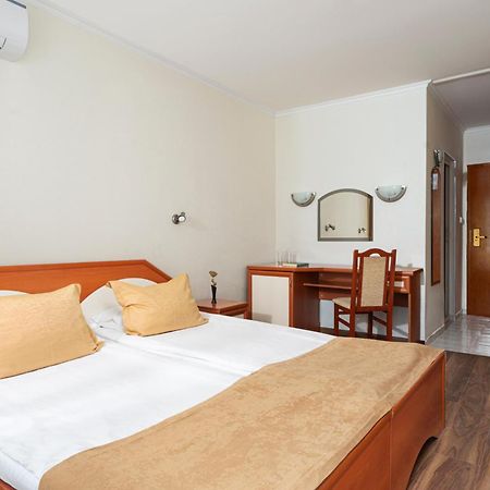 Zefir Hotel Slăntjev Brjag Exteriör bild